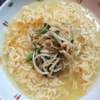 ピリ辛ニラもやしラーメン